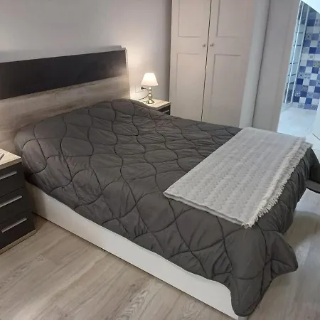 4 Personas Cerca Del Paseo Apartment *