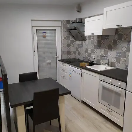 Apartment 4 Personas Cerca Del Paseo *